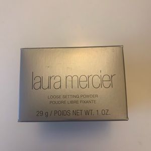 Laura Mercier Loose Setting Powder in Translucent